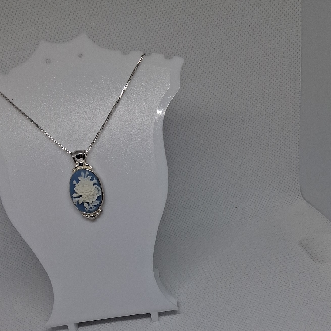 Cameo Blue And Silver Floral Pendant Necklace 125$